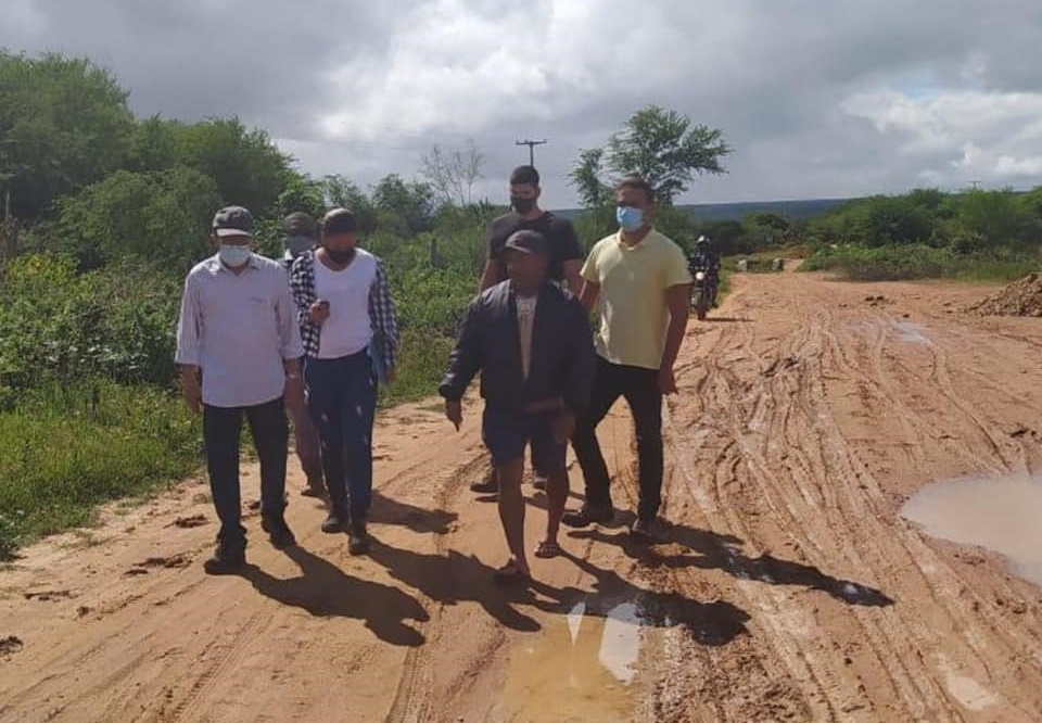 Araci: Após rachaduras de barragem da Serra Branca, engenheiros do Estado visitam município