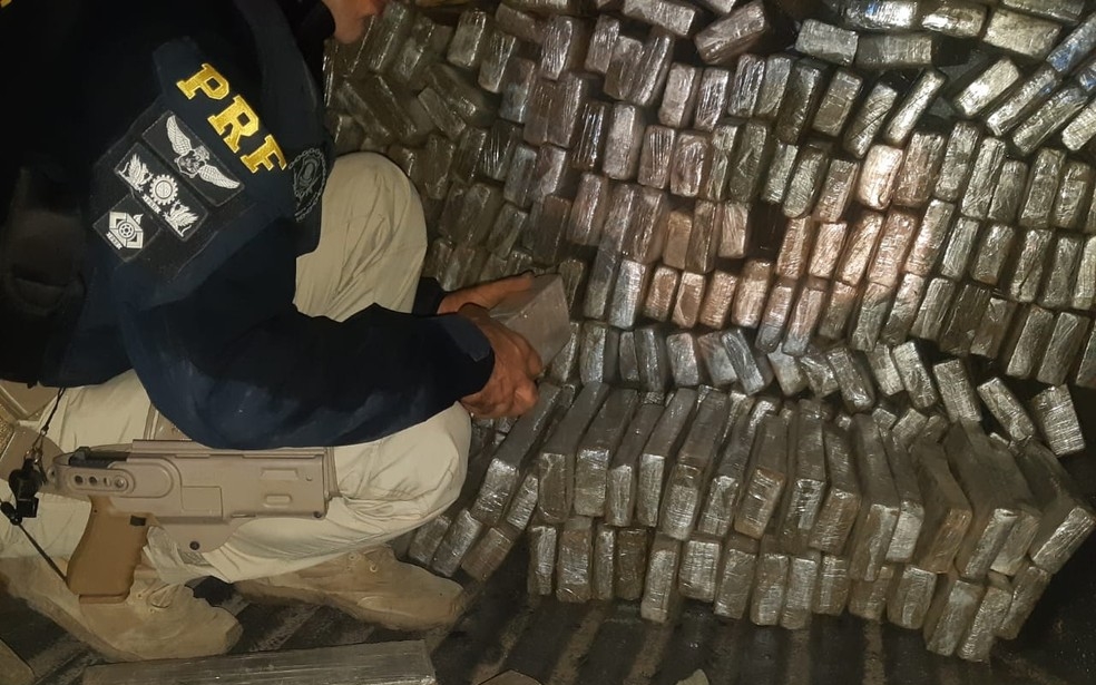 Homem é preso com mais de meia tonelada de maconha em caminhonete de luxo na Bahia