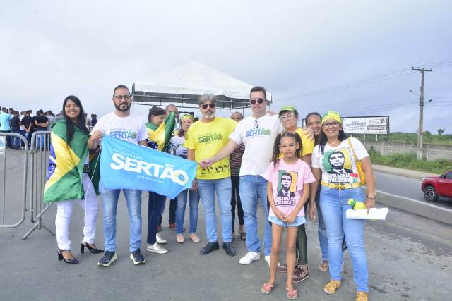 Bolsonaro na Bahia: Grupo Patriotas do Sertão de Serrinha participa de evento em Feira de Santana